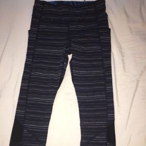 Black and gray lululemons